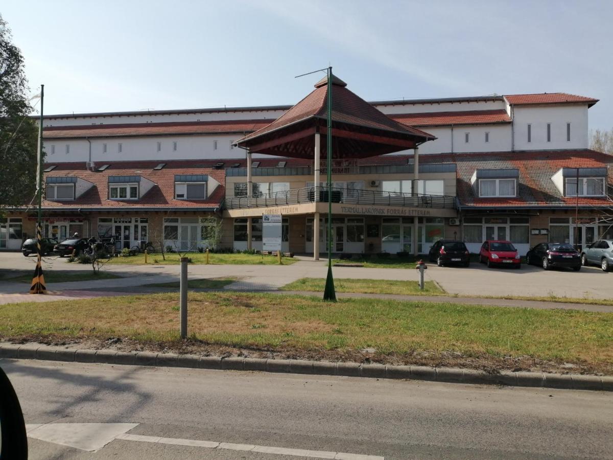 Cserke-Thermál Apartman Cserkeszolo Exterior foto